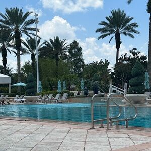 Meet your Posher, Yola